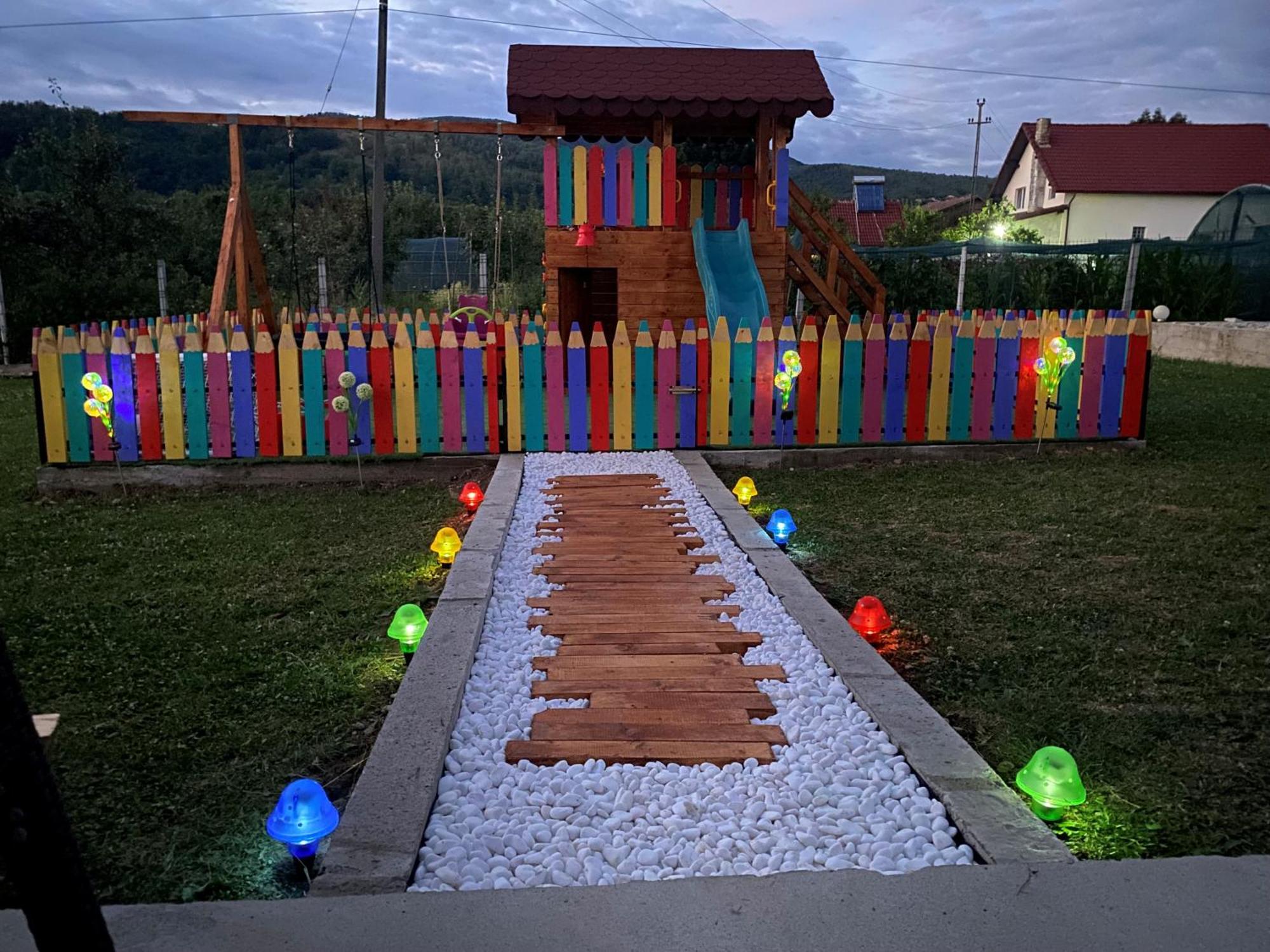 Hotel Casa De Vacanta Madalina Novaci-Străini Exteriér fotografie